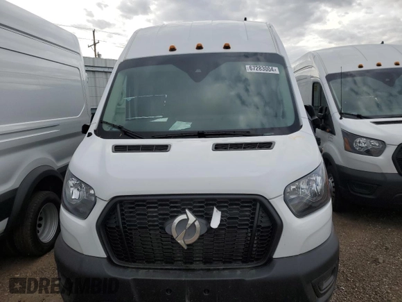 2022 Ford Transit Cargo z VIN 1FTRU8XG3NKA70813, wystawiony jako Copart lot #67283004 z przebiegiem 81 mil mil oraz Czysty tytuł • Clean title. Historia ofert i sprzedaży dostępna na DreamBid. Obrazek 5.