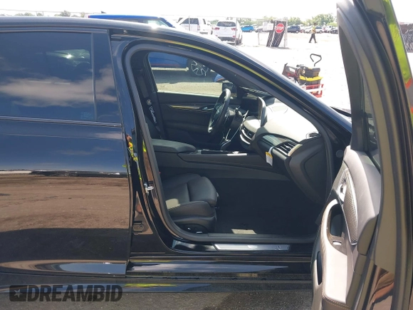 2025 Cadillac CT5 Sport с VIN 1G6DP5RK3S0100470, выставлен на аукционе IAAI как лот 42386329 с пробегом 6 143 миль миль и . История ставок и продаж доступна на DreamBid. Изображение 5.