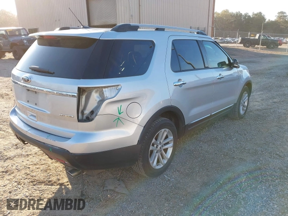 2015 Ford Explorer XLT with VIN 1FM5K7D88FGB56453, listed as a IAAI auction lot 41893577 with 177,621 mi miles and . Bid and sale history available at carsss.com. Image 4.