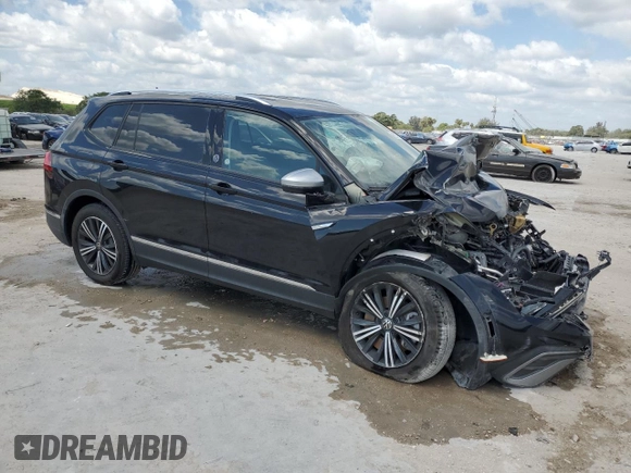 2024 Volkswagen Tiguan Wolfsburg Edition z VIN 3VV6B7AX1RM213365, wystawiony jako Copart lot #53645825 z przebiegiem 4 189 mil mil oraz Nie do naprawy • Non repairable. Historia ofert i sprzedaży dostępna na DreamBid. Obrazek 4.