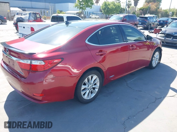 2013 Lexus ES 300h z VIN JTHBW1GGXD2010589, wystawiony jako IAAI lot #42149715 z przebiegiem 174 252 mil mil oraz . Historia ofert i sprzedaży dostępna na DreamBid. Obrazek 4.