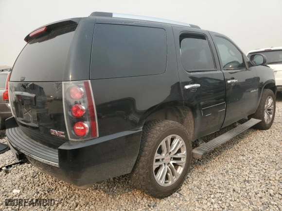 2007 GMC Yukon Denali with VIN 1GKFK63847J299770, listed as a Copart auction lot 71039214 with 195,448 mi miles and Salvage Title. Bid and sale history available at carsss.com. Image 3.