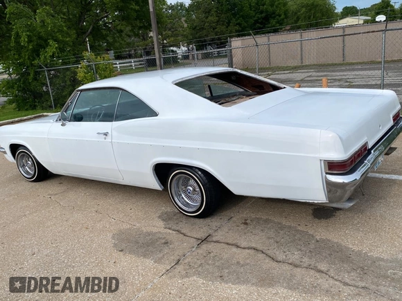 1966 Chevrolet Impala z VIN 164376R130769, wystawiony jako Copart lot #56249945 z przebiegiem 26 996 mil mil oraz Czysty tytuł • Clean title. Historia ofert i sprzedaży dostępna na DreamBid. Obrazek 3.