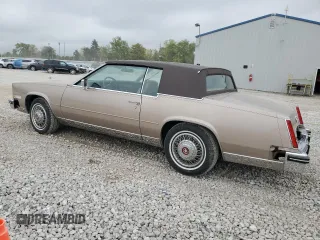 1985 Cadillac Eldorado z VIN 1G6EL5788FE655155, wystawiony jako Copart lot #73223134 z przebiegiem 68 676 mil mil oraz Tytuł czysty. Historia ofert i sprzedaży dostępna na DreamBid. Obrazek 2.