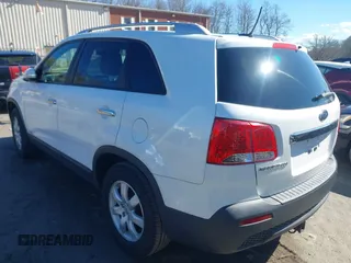 2013 Kia Sorento LX with VIN 5XYKTDA23DG387439, listed as a IAAI auction lot 41675984 with 147,703 mi miles. Bid and sale history available at carsss.com. Image 3.