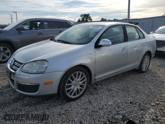 2008 Volkswagen Jetta Wolfsburg Edition z VIN 3VWRJ71K98M189900, wystawiony jako Copart lot #77866404 z przebiegiem 143 209 mil mil oraz Czysty tytuł • Clean title. Historia ofert i sprzedaży dostępna na DreamBid. Obrazek 1.