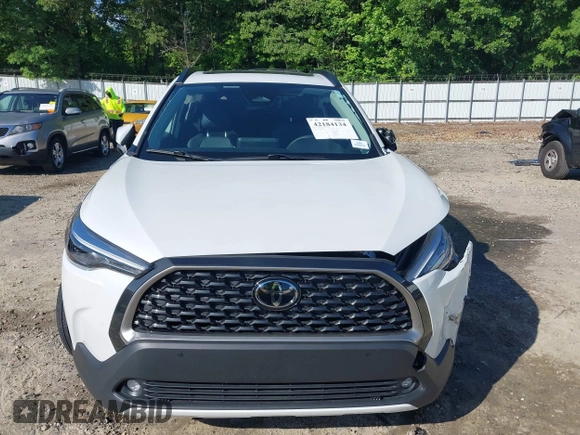 2023 Toyota Corolla Cross XLE z VIN 7MUDAAAG7PV037902, wystawiony jako IAAI lot #42184134 z przebiegiem 17 643 mil mil oraz . Historia ofert i sprzedaży dostępna na DreamBid. Obrazek 13.