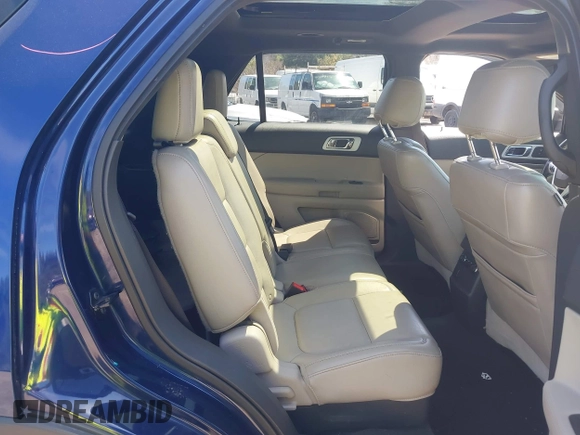 2011 Ford Explorer XLT with VIN 1FMHK8D82BGA29212, listed as a IAAI auction lot 42033218 with 197,999 mi miles and . Bid and sale history available at carsss.com. Image 8.