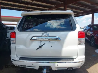 2011 Toyota 4Runner Trail z VIN JTEBU5JR6B5043167, wystawiony jako IAAI lot #42400681 z przebiegiem 265 137 mil mil oraz . Historia ofert i sprzedaży dostępna na DreamBid. Obrazek 16.