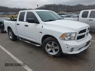 2016 Ram 1500 Express z VIN 1C6RR6FT9GS355904, wystawiony jako IAAI lot #41221151 z przebiegiem 128 372 mil mil oraz . Historia ofert i sprzedaży dostępna na DreamBid. Obrazek 1.