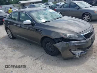 2013 Kia Optima EX z VIN 5XXGN4A77DG251606, wystawiony jako IAAI lot #42377401 z przebiegiem 135 067 mil mil oraz . Historia ofert i sprzedaży dostępna na DreamBid. Obrazek 1.