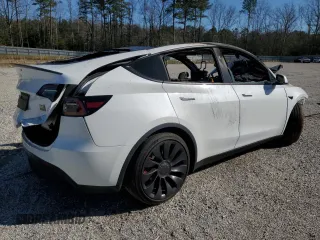 2024 Tesla Model Y Performance z VIN 7SAYGDEF5RF183755, wystawiony jako Copart lot #47230175 z przebiegiem Nie podano mil oraz Szkoda całkowita • Salvage title. Historia ofert i sprzedaży dostępna na DreamBid. Obrazek 3.