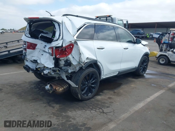 2020 Kia Sorento LX with VIN 5XYPGDA55LG696963, listed as a IAAI auction lot 42115662 with Not Provided miles and . Bid and sale history available at carsss.com. Image 4.