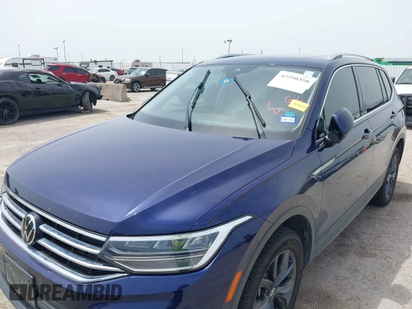 2022 Volkswagen Tiguan SE с VIN 3VV2B7AX2NM051870, выставлен на аукционе IAAI как лот 42250350 с пробегом 72 257 миль миль и . История ставок и продаж доступна на DreamBid. Изображение 6.