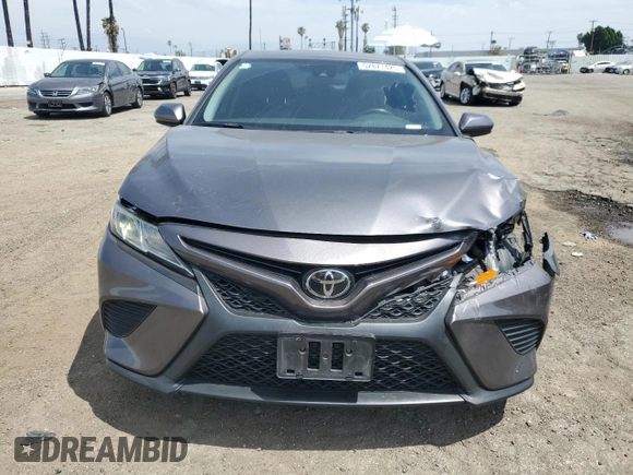 2020 Toyota Camry SE z VIN 4T1G11AK2LU962018, wystawiony jako Copart lot #54340175 z przebiegiem 147 722 mil mil oraz Szkoda całkowita • Salvage title. Historia ofert i sprzedaży dostępna na DreamBid. Obrazek 5.