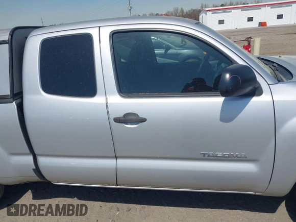 2013 Toyota Tacoma z VIN 5TFTX4CN5DX031393, wystawiony jako IAAI lot #41912073 z przebiegiem 103 343 mil mil oraz . Historia ofert i sprzedaży dostępna na DreamBid. Obrazek 13.