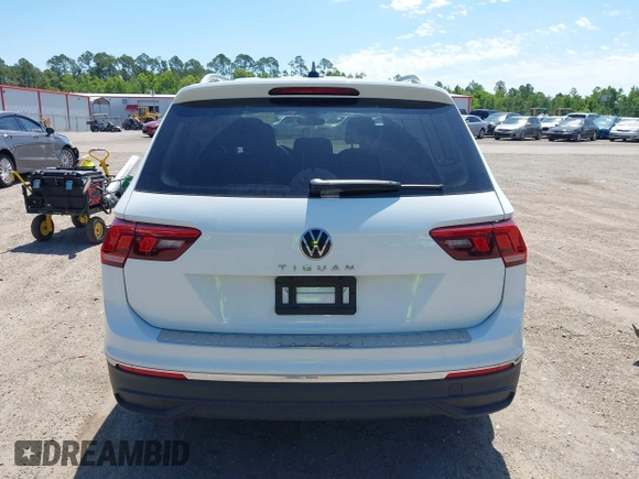 2024 Volkswagen Tiguan with VIN 3VVTB7AX9RM217926, listed as a IAAI auction lot 42339057 with 8,233 mi miles and . Bid and sale history available at DreamBid. Image 17.