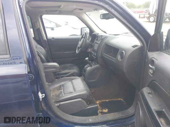 2016 Jeep Patriot Latitude z VIN 1C4NJRFB6GD500649, wystawiony jako IAAI lot #42335103 z przebiegiem 52 742 mil mil oraz . Historia ofert i sprzedaży dostępna na DreamBid. Obrazek 5.