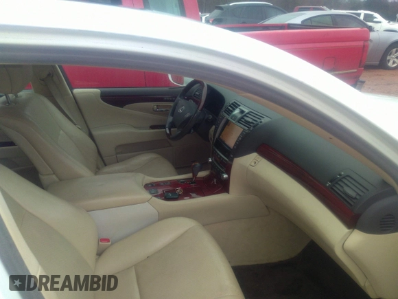 2012 Lexus LS 460 z VIN JTHBL5EF2C5108653, wystawiony jako IAAI lot #41557072 z przebiegiem 122 568 mil mil oraz . Historia ofert i sprzedaży dostępna na DreamBid. Obrazek 5.