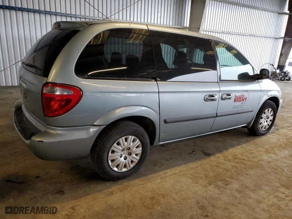 2006 Chrysler Town & Country SWB with VIN 1A4GP45R76B658138, listed as a Copart auction lot 81185654 with 83,531 mi miles and Clean Title. Bid and sale history available at carsss.com. Image 3.