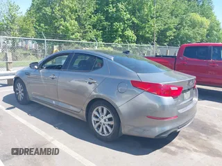 2015 Kia Optima LX z VIN 5XXGM4A7XFG508280, wystawiony jako IAAI lot #42116240 z przebiegiem 221 269 mil mil oraz . Historia ofert i sprzedaży dostępna na DreamBid. Obrazek 3.