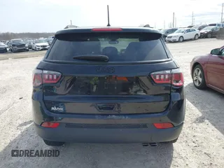 2018 Jeep Compass Latitude with VIN 3C4NJDBBXJT304322, listed as a IAAI auction lot 41833329 with 124,577 mi miles. Bid and sale history available at carsss.com. Image 16.