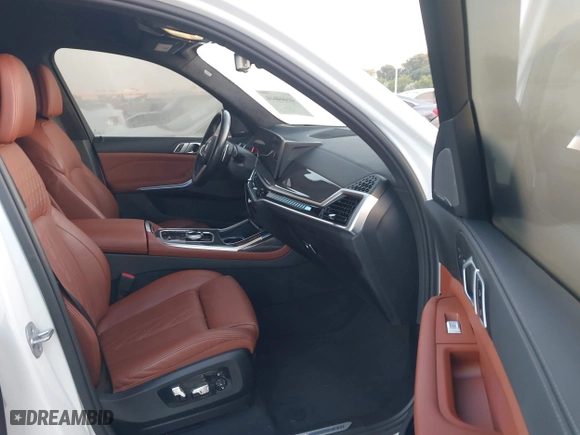 2024 BMW X7 M60i with VIN 5UX33EM06R9S83619, listed as a IAAI auction lot 41444610 with 29,509 mi miles. Bid and sale history available at carsss.com. Image 5.