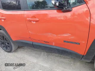 2017 Jeep Renegade Latitude with VIN ZACCJBBBXHPE65153, listed as a IAAI auction lot 41888902 with 97,221 mi miles. Bid and sale history available at carsss.com. Image 6.