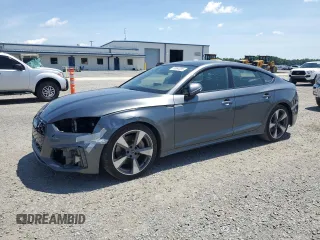 2021 Audi A5 Sportback S line Premium Plus z VIN WAUFACF51MA024011, wystawiony jako Copart lot #59960385 z przebiegiem Nie podano mil oraz Szkoda całkowita • Salvage title. Historia ofert i sprzedaży dostępna na DreamBid. Obrazek 1.