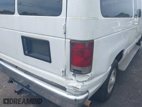 2007 Ford Econoline Passenger XL z VIN 1FBNE31L47DB16682, wystawiony jako IAAI lot #42286228 z przebiegiem 160 802 mil mil oraz . Historia ofert i sprzedaży dostępna na DreamBid. Obrazek 13.