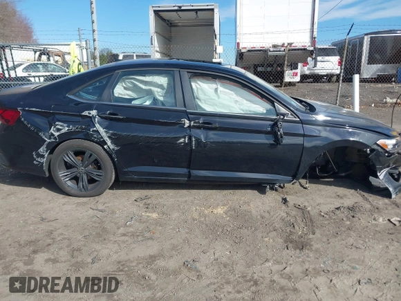 2023 Volkswagen Jetta SE z VIN 3VW7M7BU1PM039129, wystawiony jako IAAI lot #41905547 z przebiegiem 20 188 mil mil oraz . Historia ofert i sprzedaży dostępna na DreamBid. Obrazek 14.