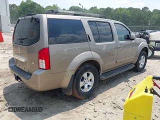 2007 Nissan Pathfinder SE z VIN 5N1AR18W47C625479, wystawiony jako IAAI lot #42398676 z przebiegiem 227 037 mil mil oraz . Historia ofert i sprzedaży dostępna na DreamBid. Obrazek 4.