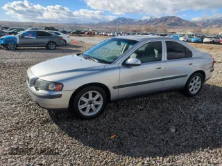 2002 Volvo S60 with VIN YV1RS61R122147561, listed as a Copart auction lot 43413095 with 176,956 mi miles and Salvage Title. Bid and sale history available at carsss.com. Image 1.