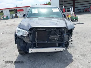 2020 Toyota Tacoma SR5 z VIN 5TFAZ5CN4LX091283, wystawiony jako IAAI lot #42076014 z przebiegiem 61 246 mil mil oraz . Historia ofert i sprzedaży dostępna na DreamBid. Obrazek 13.
