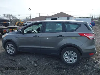 2013 Ford Escape S with VIN 1FMCU0F72DUB93249, listed as a IAAI auction lot 42009262 with 183,573 mi miles. Bid and sale history available at carsss.com. Image 14.
