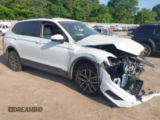 2021 Volkswagen Tiguan S z VIN 3VV1B7AX6MM110493, wystawiony jako IAAI lot #42042818 z przebiegiem 49 745 mil mil oraz . Historia ofert i sprzedaży dostępna na DreamBid. Obrazek 1.