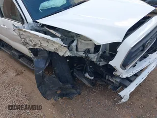 2023 Toyota Tacoma SR5 z VIN 3TYAZ5CN6PT039427, wystawiony jako IAAI lot #40866490 z przebiegiem 18 481 mil mil oraz . Historia ofert i sprzedaży dostępna na DreamBid. Obrazek 6.