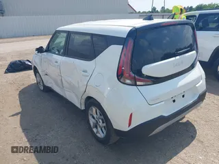 2024 Kia Soul S with VIN KNDJ23AU2R7913249, listed as a IAAI auction lot 42133638 with 22,663 mi miles and . Bid and sale history available at DreamBid. Image 3.