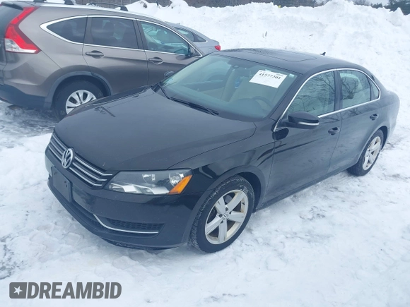 2013 Volkswagen Passat SE z VIN 1VWBP7A39DC047714, wystawiony jako IAAI lot #41577301 z przebiegiem 162 164 mil mil oraz . Historia ofert i sprzedaży dostępna na DreamBid. Obrazek 17.
