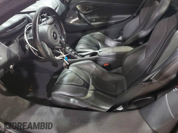 2019 McLaren 720S z VIN SBM14DCA4KW003494, wystawiony jako Copart lot #78677954 z przebiegiem 23 683 mil mil oraz Szkody całkowita. Historia ofert i sprzedaży dostępna na DreamBid. Obrazek 7.