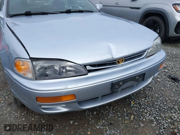 1996 Toyota Camry DX with VIN JT2BG12K2T0396941, listed as a IAAI auction lot 41593032 with 205,514 mi miles. Bid and sale history available at carsss.com. Image 6.