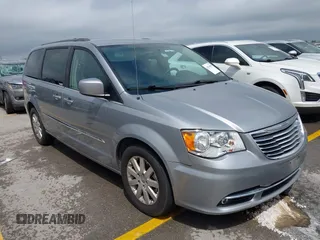 2014 Chrysler Town & Country Touring z VIN 2C4RC1BG7ER445959, wystawiony jako IAAI lot #42374955 z przebiegiem 93 951 mil mil oraz . Historia ofert i sprzedaży dostępna na DreamBid. Obrazek 1.