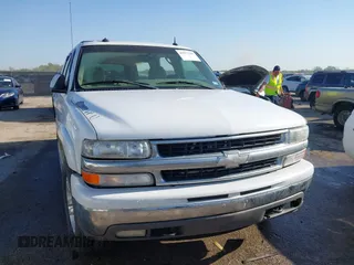 2003 Chevrolet Suburban LT with VIN 1GNFK16Z83R307164, listed as a IAAI auction lot 41977105 with 275,328 mi miles. Bid and sale history available at carsss.com. Image 1.