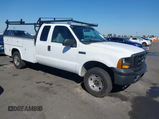 2006 Ford F-250 с VIN 1FDSX20516EC25272, выставлен на аукционе IAAI как лот 40396149 с пробегом 84 575 миль миль и . История ставок и продаж доступна на DreamBid. Изображение 1.