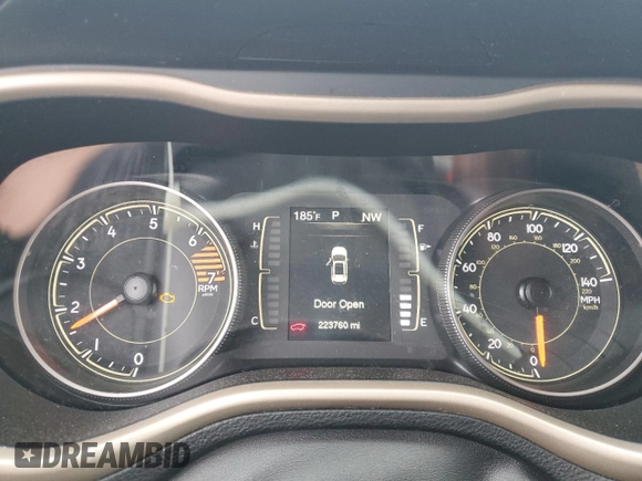 2018 Jeep Cherokee Latitude z VIN 1C4PJLCB4JD622833, wystawiony jako Copart lot #65968905 z przebiegiem 223 760 mil mil oraz Nie do naprawy • Non repairable. Historia ofert i sprzedaży dostępna na DreamBid. Obrazek 9.