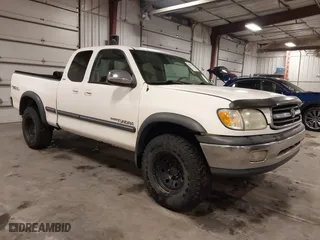 2002 Toyota Tundra SR5 with VIN 5TBBT44162S327523, listed as a IAAI auction lot 41635111 with 200,733 mi miles. Bid and sale history available at carsss.com. Image 1.