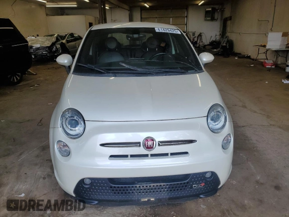 2017 FIAT 500e with VIN 3C3CFFGE9HT525304, listed as a Copart auction lot 61429425 with 33,270 mi miles and Salvage title. Bid and sale history available at DreamBid. Image 5.