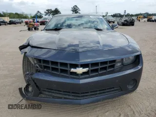 2013 Chevrolet Camaro LS z VIN 2G1FA1E36D9179469, wystawiony jako Copart lot #53968305 z przebiegiem 173 426 mil mil oraz Szkoda całkowita • Salvage title. Historia ofert i sprzedaży dostępna na DreamBid. Obrazek 5.