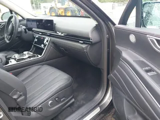 2025 Genesis GV80 Standard z VIN KMUHFESB7SU241172, wystawiony jako IAAI lot #42208893 z przebiegiem 7748 mil mil oraz . Historia ofert i sprzedaży dostępna na DreamBid. Obrazek 5.