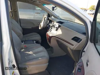 2011 Toyota Sienna XLE AAS with VIN 5TDYK3DC3BS146461, listed as a IAAI auction lot 41829779 with 183,027 mi miles. Bid and sale history available at carsss.com. Image 5.